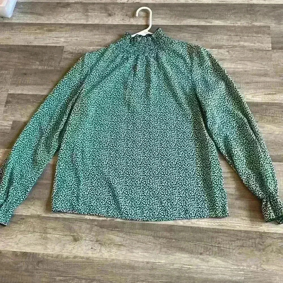 💜 Medium Green Long Sleeve Shirt - Picture 2 of 6